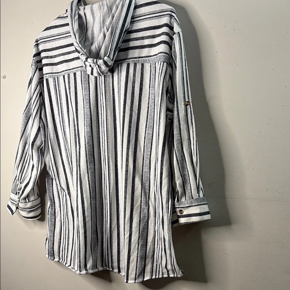 Eden & Olivia Black and White Striped Top - Picture 7 of 9